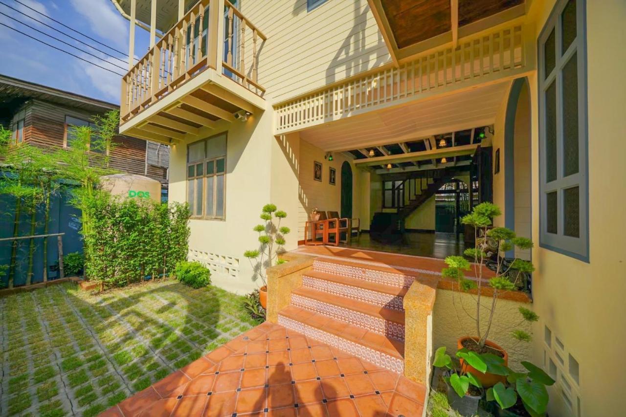 Priya Boutique House Bed and Breakfast Bangkok Exteriör bild