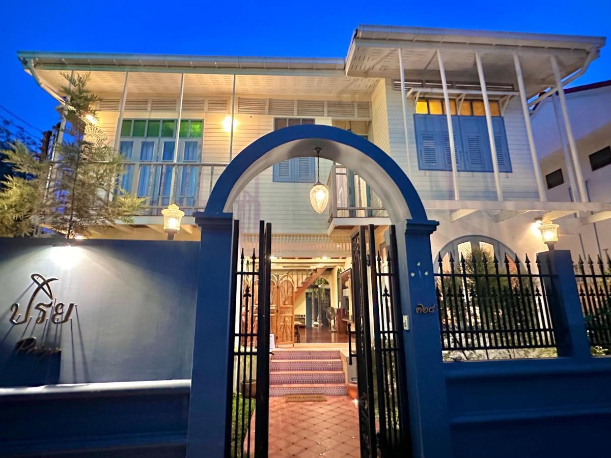 Priya Boutique House Bed and Breakfast Bangkok Exteriör bild