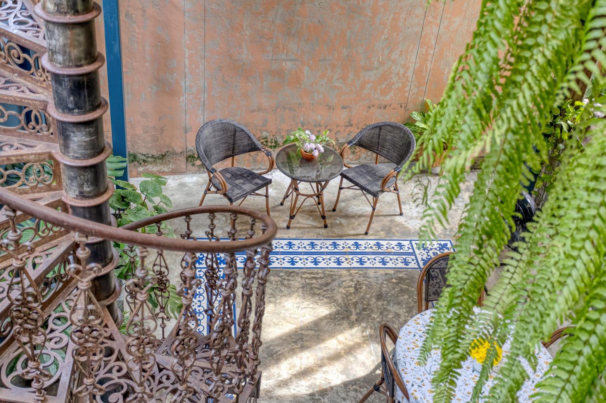 Priya Boutique House Bed and Breakfast Bangkok Exteriör bild
