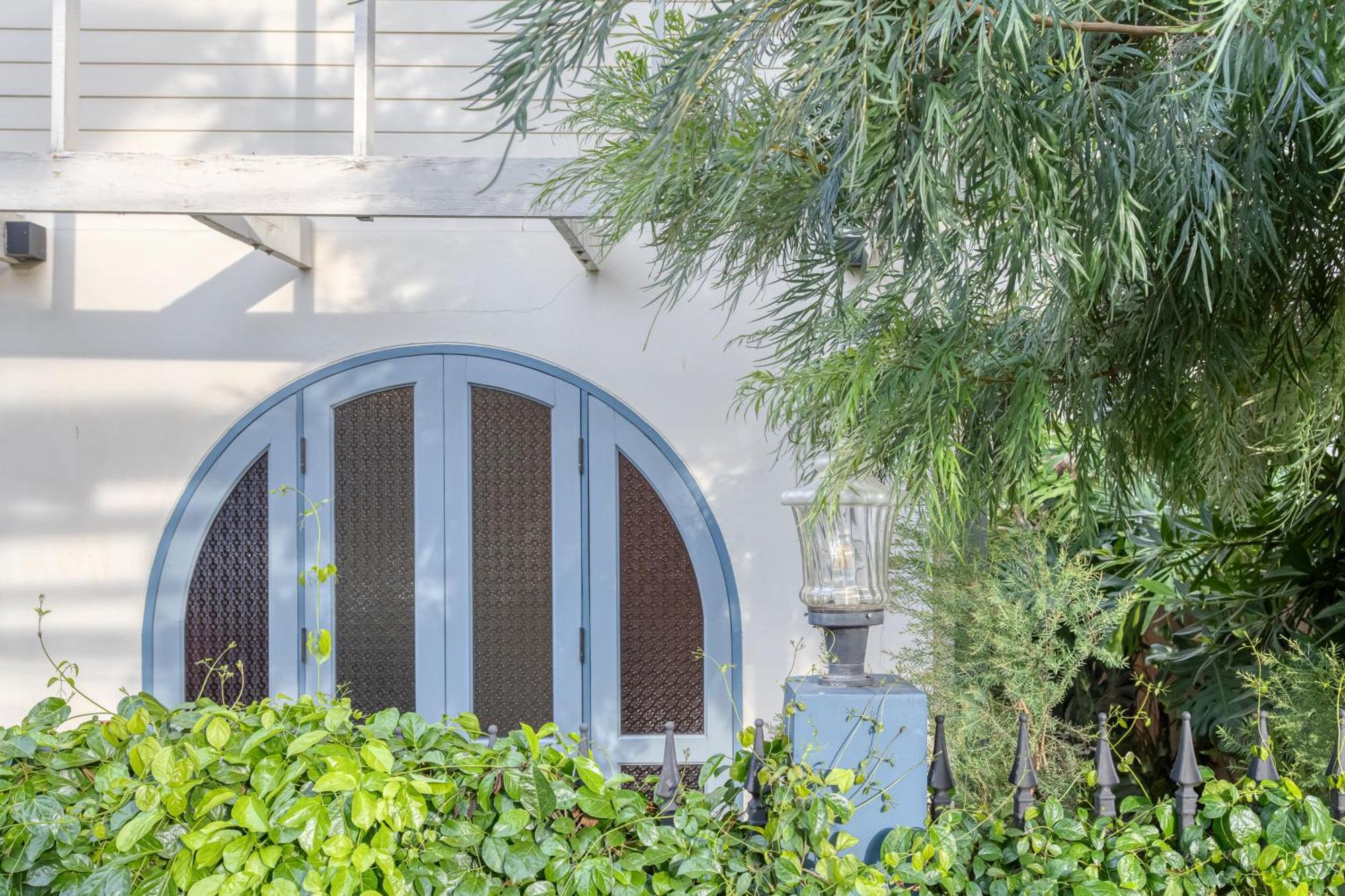 Priya Boutique House Bed and Breakfast Bangkok Exteriör bild