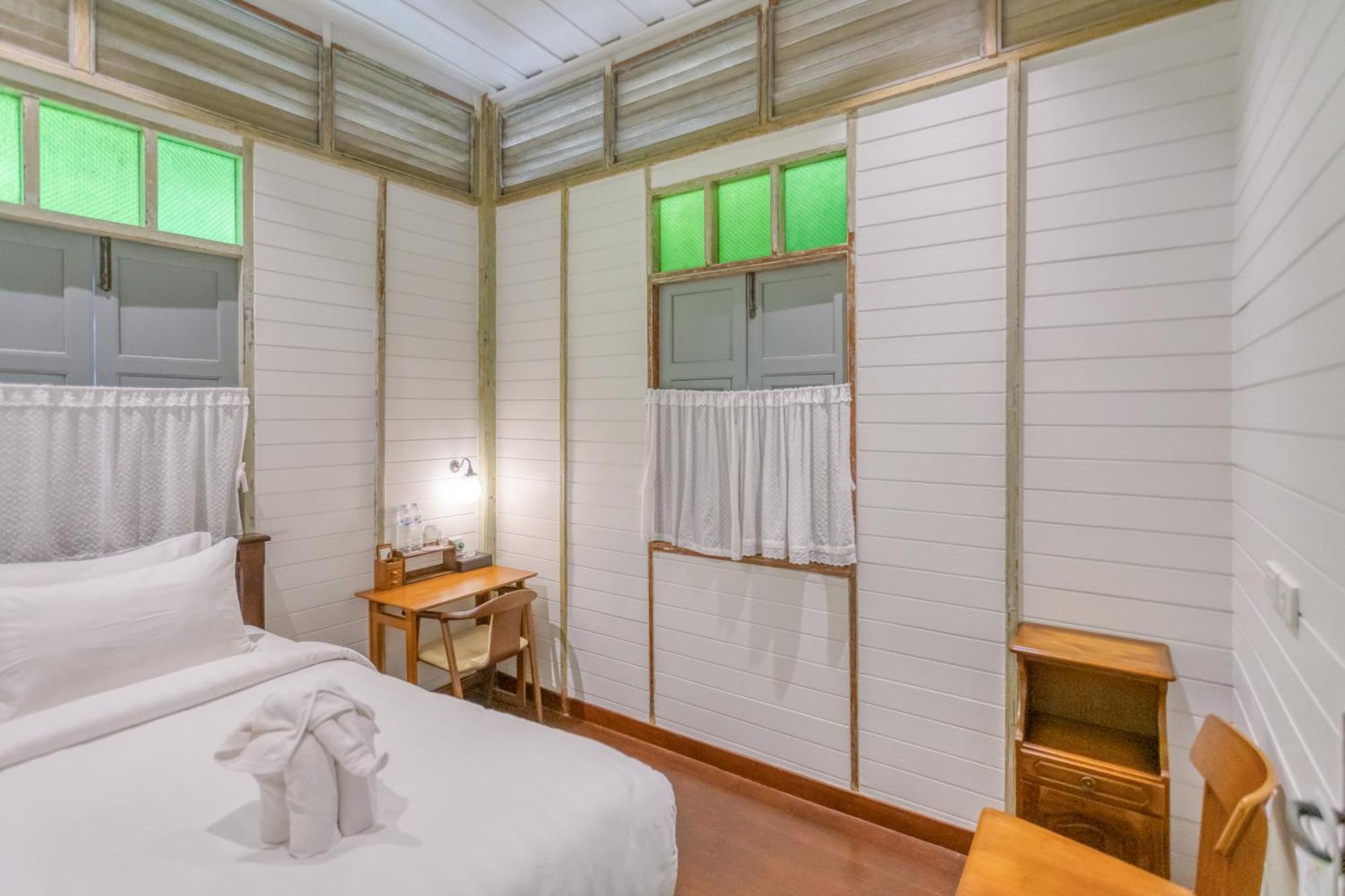 Priya Boutique House Bed and Breakfast Bangkok Exteriör bild