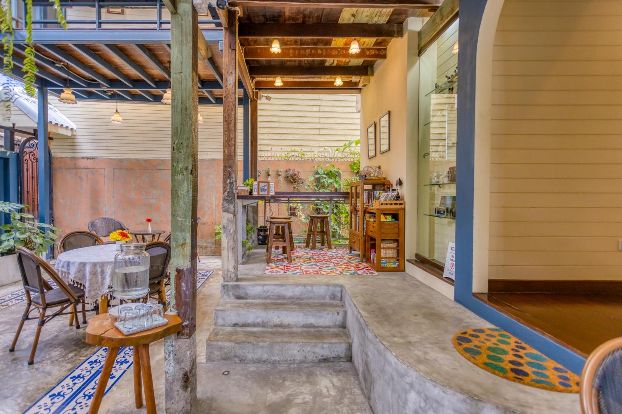 Priya Boutique House Bed and Breakfast Bangkok Exteriör bild