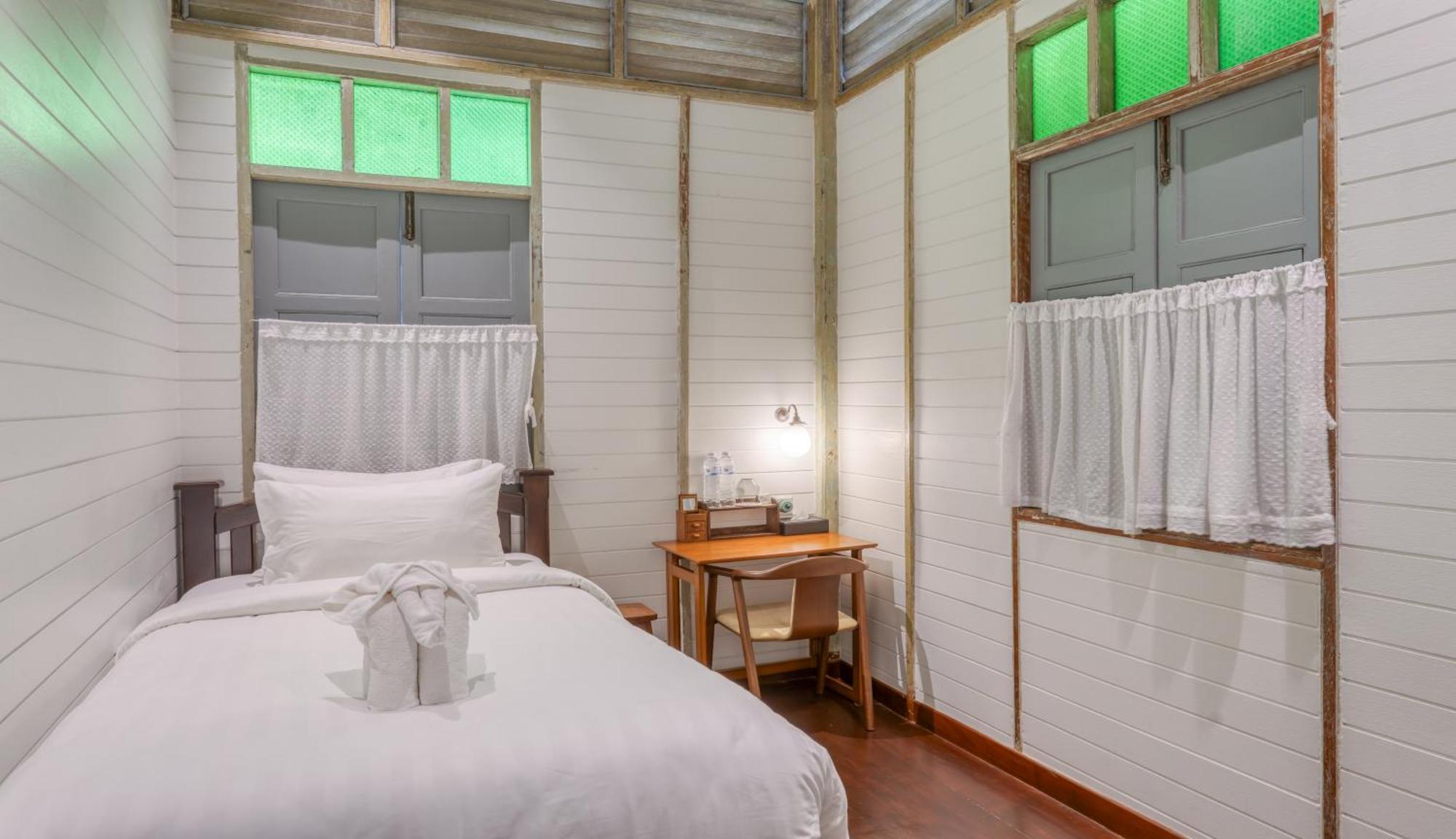 Priya Boutique House Bed and Breakfast Bangkok Exteriör bild