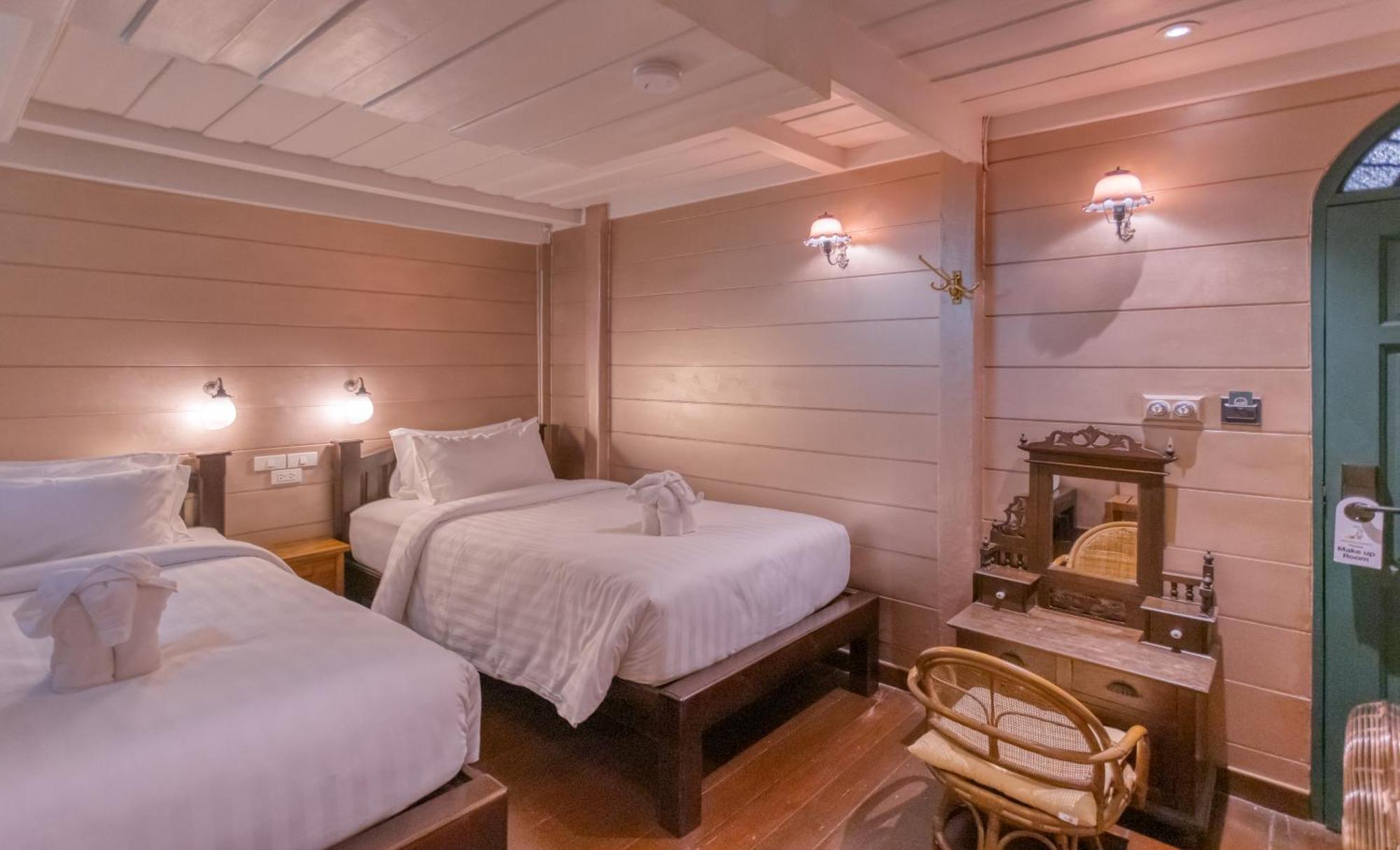 Priya Boutique House Bed and Breakfast Bangkok Exteriör bild