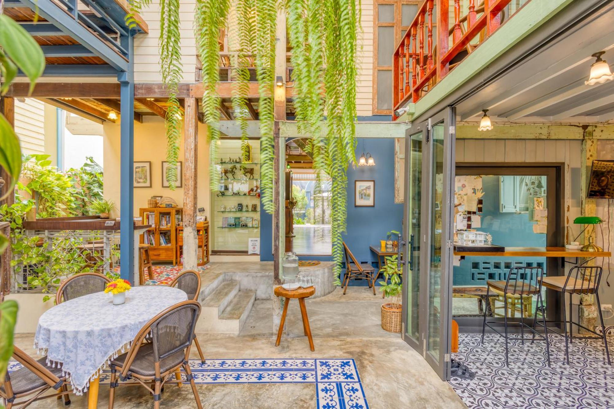 Priya Boutique House Bed and Breakfast Bangkok Exteriör bild