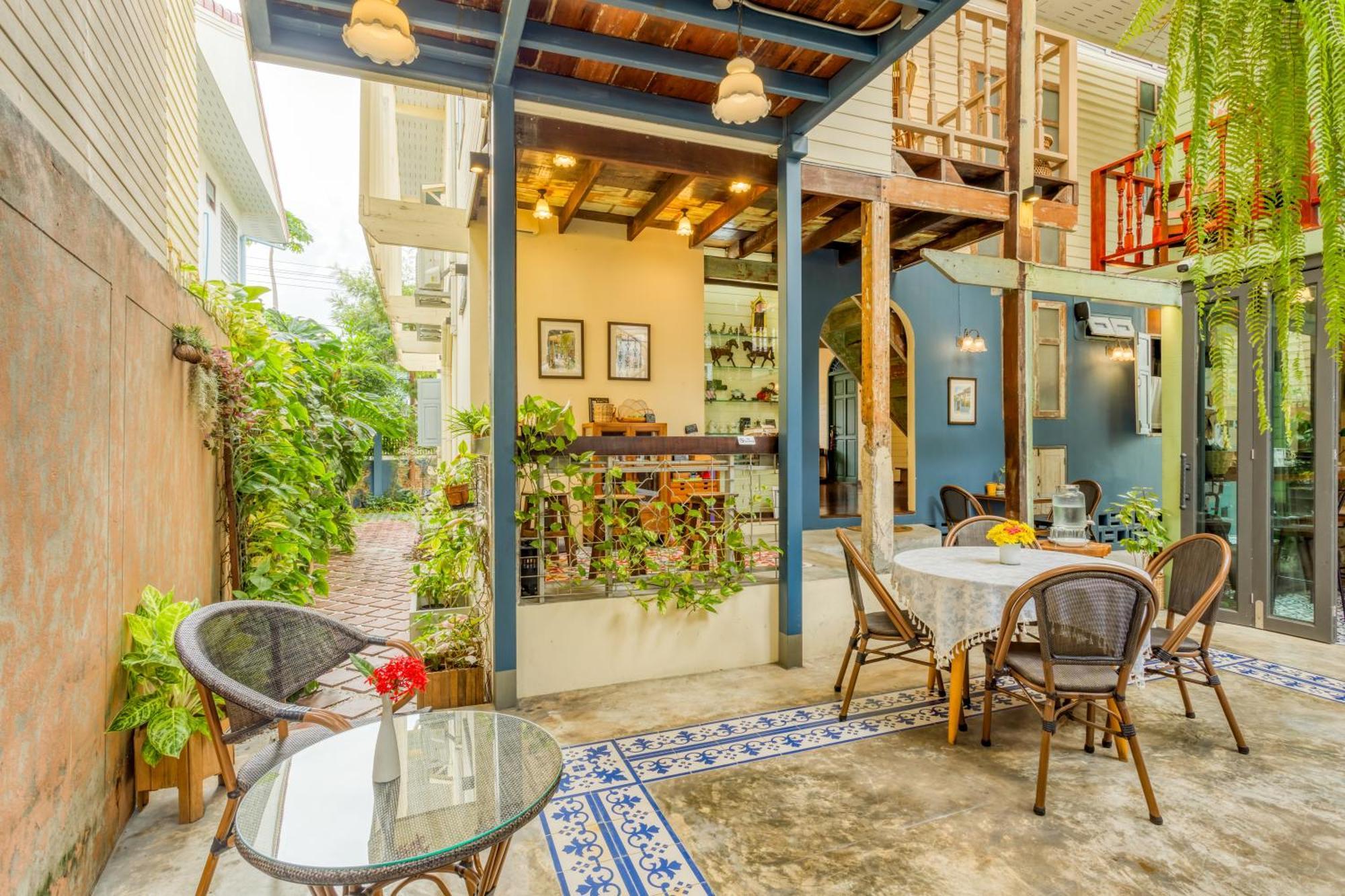 Priya Boutique House Bed and Breakfast Bangkok Exteriör bild